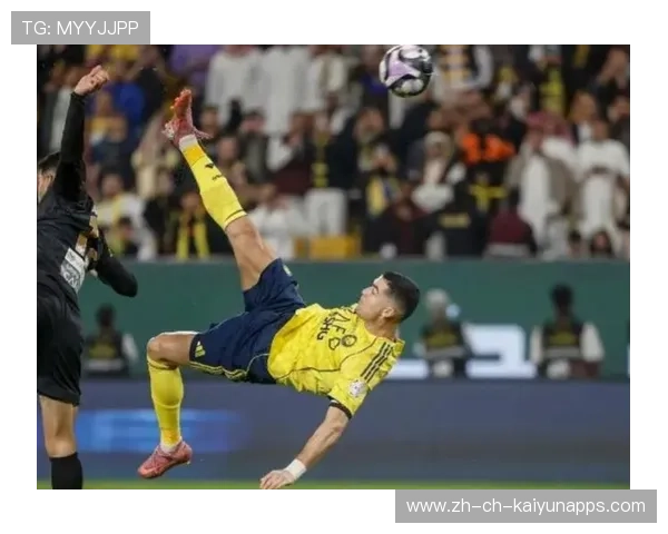 C罗身体素质逆天！倒钩动作标准到教学级别